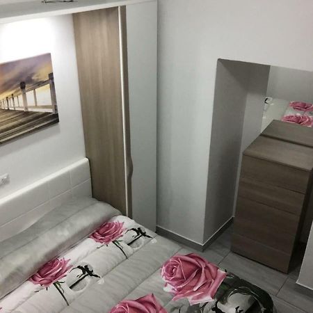 דירות אצ'רה Alloggio Tulipano מראה חיצוני תמונה